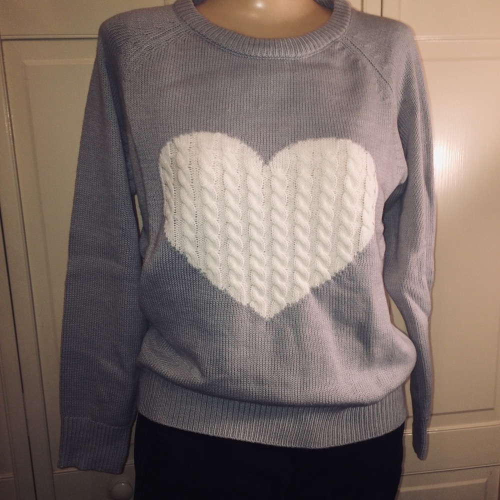 Gray Sweater with White Cable-knit Heart Size M